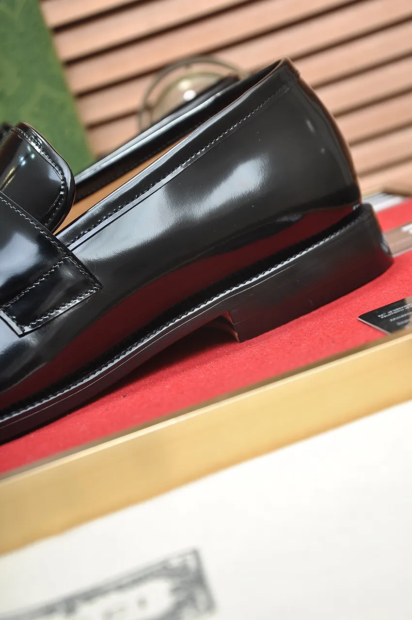 Men's men's shoes💰520💶【GUCCI】 (high-end Niuli) new model🍀Gucci* - top version Gucci classic casual leather shoes! It is made of imported original cowhide and has a comfortable first layer of cowhide lining! Original wear-resistant rubber outsole! High quality products! Code number 38-44!